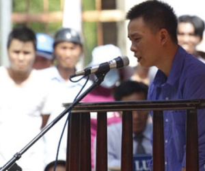 Giết vợ vì ghen khi xem tin nhắn "em đang làm gì đó..."