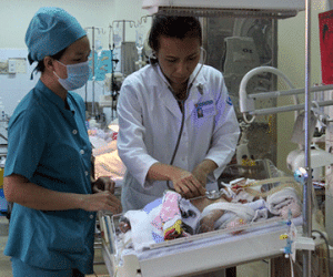 Vụ bé bị đâm xuyên não: Bộ trưởng Y tế khen ngợi bác sĩ