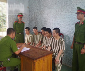 Bắt 5 đối tượng thay nhau "quan hệ" với bé gái 16 tuổi
