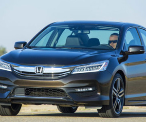Honda Accord 2016 có giá từ 22.925 USD
