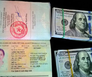 Bắt thiếu nữ xách lậu gần 18.000 USD từ Campuchia về Việt Nam