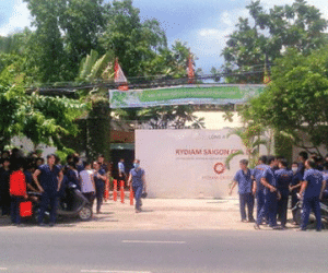Công ty mất kim cương, hàng trăm công nhân buộc ở lại tìm
