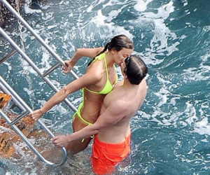 Irina "diễn cảnh nóng" trêu tức Ronaldo