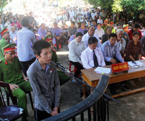 Tử hình hung thủ đâm bạn đến khi dao gãy cán để cướp tài sản