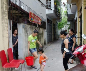 Giữa ngày nắng nóng, hàng nghìn hộ dân Thủ đô kêu trời vì mất nước sạch