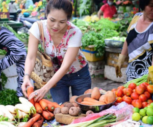 Hàng Trung Quốc về nhiều, giá vẫn cao