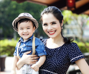 Kiều Thanh: "Tôi nhờ cha mẹ chăm sóc con để đi diễn"