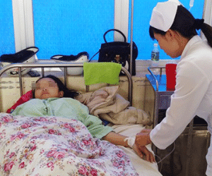Nhập viện hàng loạt do ăn bánh mì