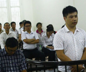 Nam sinh rút tiền tỷ từ thẻ tín dụng giả tự tạo