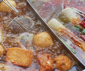 Ngã vào nồi lẩu và tử vong do tranh nhau trả tiền ăn