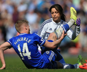 Nữ bác sĩ Chelsea lộ scandal qua đêm với cầu thủ