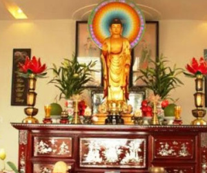 Tháng “cô hồn” có nên lau dọn bàn thờ?