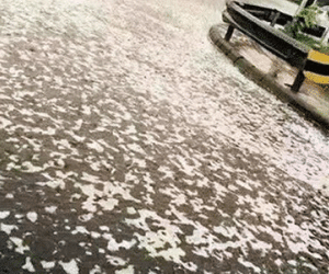 Bọt trắng "lạ" bao phủ đường phố Thiên Tân sau vụ nổ