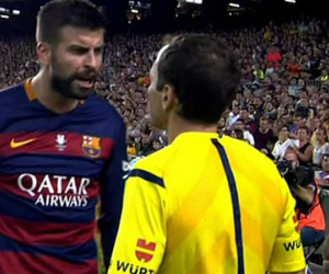 Nhận thẻ đỏ vì chửi trọng tài, Pique có thể bị cấm thi đấu tới 12 trận