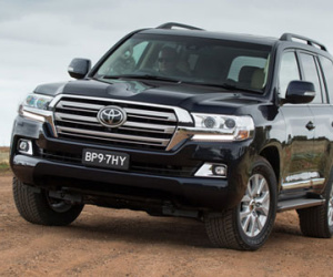 Toyota Land Cruiser 2016 có giá 38.000 USD