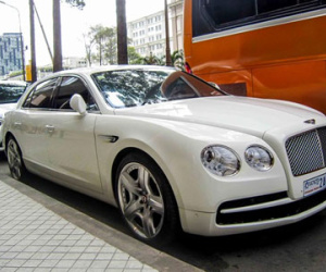 Bentley siêu sang của đại gia Campuchia dạo phố Sài Gòn