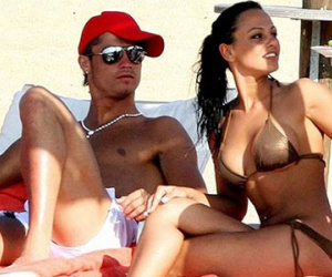 Bồ cũ nóng bỏng của Ronaldo lên xe hoa