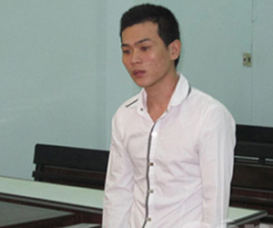 Đòi tiền “bảo kê” không được, cướp luôn tài sản của chủ quán