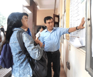 Thầy cô cũng oằn lưng vì xét tuyển đại học
