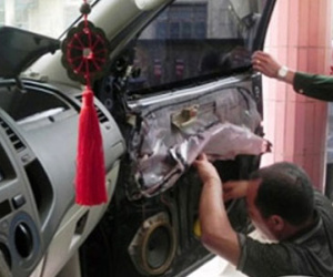 Bắt đôi nam nữ trên xe ô tô chứa đầy súng và dao, kiếm