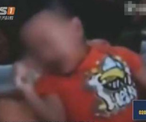Bé trai bị cô giáo đạp vùng kín vì không chịu ngủ trưa
