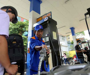 Giá xăng giảm thấp, Petrolimex tiếp tục lãi khủng