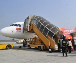 Một hành khách tự rạch tay để "ăn vạ" ở sân bay