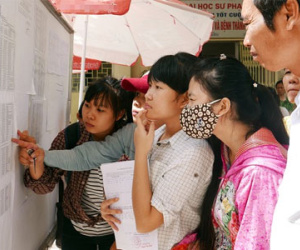 Thí sinh, phụ huynh chạy đua trước giờ G