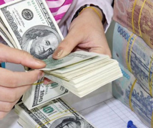 Vì sao Ngân hàng Nhà nước phá vỡ cam kết tỷ giá?