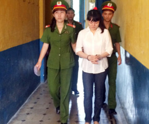 Con gái thuê người đóng giả mẹ để bán nhà