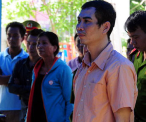 Gã xe ôm sàm sỡ, đoạt mạng bà bán hàng rong