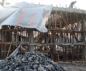 Sập giàn thép, ba thợ hồ bị thương