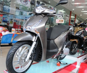 Xe máy Honda khan hàng, đội giá trong tháng Ngâu