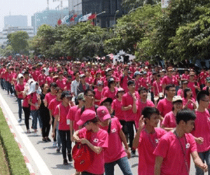 5.000 tình nguyện viên nhảy flashmob trước cổng viện huyết học