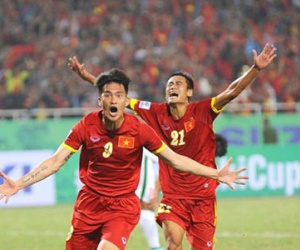 Công Vinh nhận cú đúp giải thưởng của LĐBĐ Đông Nam Á