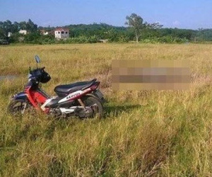 Hà Nội: Thanh niên bất ngờ quấn chăn tẩm xăng tự thiêu
