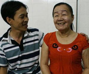Nghẹn ngào chuyện tình yêu của "cô gái hóa bà lão" vừa qua đời