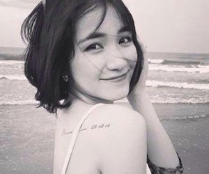 Hình xăm ở lưng Hòa Minzy hé lộ ngày yêu Công Phượng