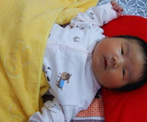 Trung Quốc: Thêm một em bé sơ sinh "khổng lồ" nặng 6,2kg