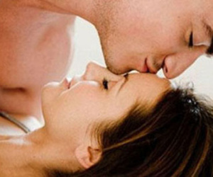 Vợ "yêu" như sách khiến chồng mất hứng