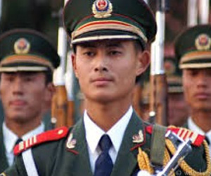 Binh sĩ Trung Quốc phá kỷ lục không chớp mắt trong gần một giờ