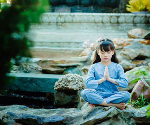 Đẹp thoát tục bộ ảnh cô bé Phật tử 7 tuổi trong mùa Vu Lan