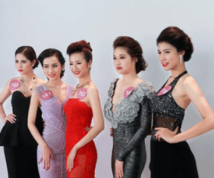Hé lộ hậu trường chụp ảnh dạ hội của Hoa hậu Hoàn vũ