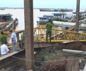 Lại sập cần cẩu tại Đồng Tháp, 2 công nhân tử vong