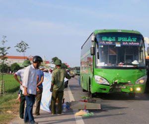 Người phụ nữ bị kéo lê 50 m tại "điểm đen" giao thông