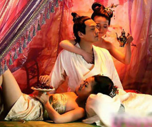 Những ông, bà hoàng bệnh hoạn, hoang dâm gây chấn động