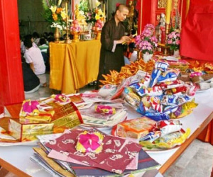 Tại sao thường cúng rằm tháng 7 trước ngày 15?