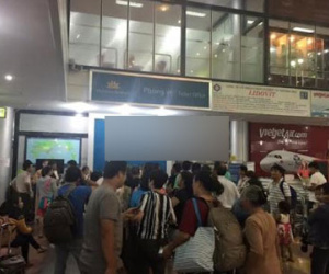 Vietnam Airline hủy chuyến, hành khách vật vạ cả đêm ở sân bay