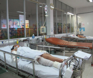 Bé bị mẹ đốt vì bán vé số không hết đang nguy kịch