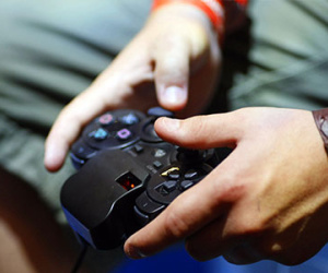 Mượn xe bạn dùng làm tiền cược chơi games